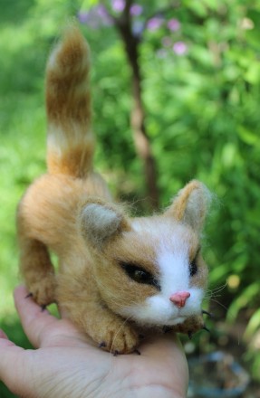 Валяна іграшка котик рижий з шерсті ручної роботи. Висота 14 см, длина 18 см і х. . фото 7