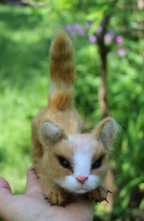 Валяна іграшка котик рижий з шерсті ручної роботи. Висота 14 см, длина 18 см і х. . фото 4