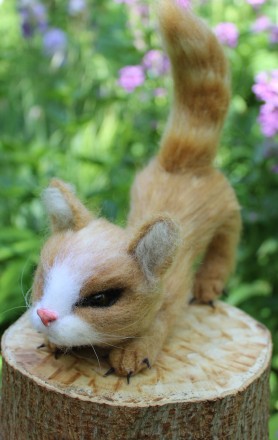 Валяна іграшка котик рижий з шерсті ручної роботи. Висота 14 см, длина 18 см і х. . фото 9