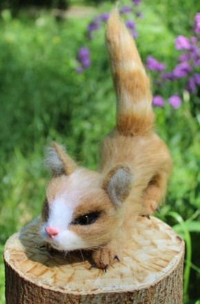 Валяна іграшка котик рижий з шерсті ручної роботи. Висота 14 см, длина 18 см і х. . фото 8