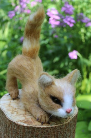 Валяна іграшка котик рижий з шерсті ручної роботи. Висота 14 см, длина 18 см і х. . фото 5