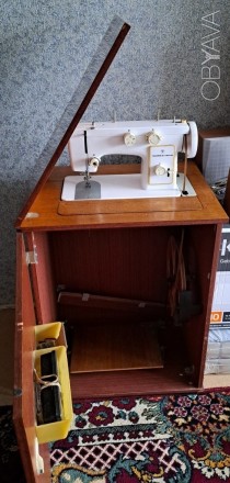 Швейная машинка Чайка 142 М, с ножным приводом. 
Не настроена.
Б/У. Размеры: В. . фото 3