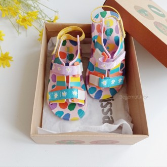 Неймовірно красиві сандалики від відомого бренду Міні Меліса. 
Пахнуть цукеркою
. . фото 3