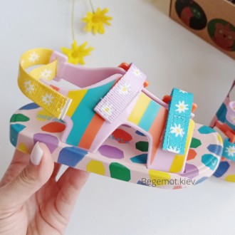 Неймовірно красиві сандалики від відомого бренду Міні Меліса. 
Пахнуть цукеркою
. . фото 2