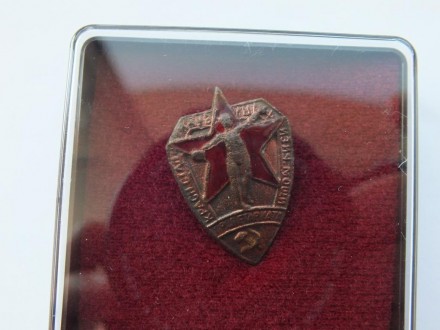 Нагрудный Знак Красная Кузница Мощи Пролетариата. Чернігів. фото 1 Нагрудный Знак Красная Кузница Мощи Пролетариата. Чернігів. фото 1