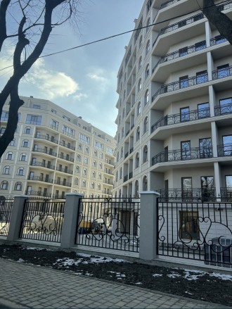 3-кімнатна квартира в ЖК Авіньйон розташована на 8 поверсі 8 поверхового будинку. Киевский. фото 8