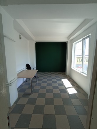 Приміщення має окремий кабінет, сан.вузол, невелику кімнату з раковиною (можно в. . фото 8