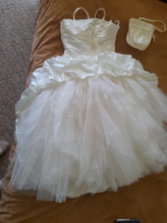 Продам дуже гарне атласно-гіпюрове плаття для дівчинки 10-12 років. Ціна 100 грн. . фото 3
