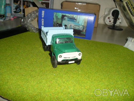 Зил 130 ММЗ 4502 зеленая кабина светло-голубой кузов ,  г.Каменец-Подольск завод. . фото 1