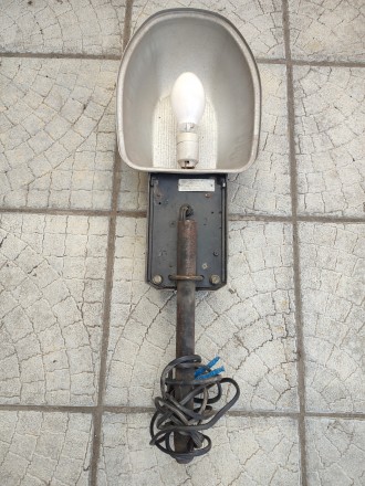 Продам светильник РКУ - 125 с лампой ДРЛ -125. Алюминиевый рассеиватель, патрон . . фото 2