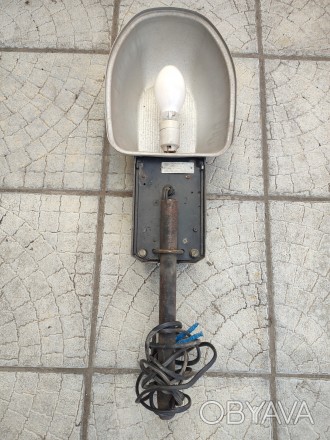 Продам светильник РКУ - 125 с лампой ДРЛ -125. Алюминиевый рассеиватель, патрон . . фото 1