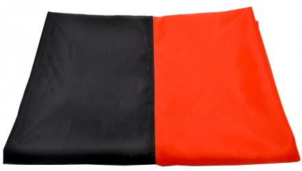 Червоно-чорний стяг - це прапор Української повстанської армії. Він впевнено збі. . фото 3