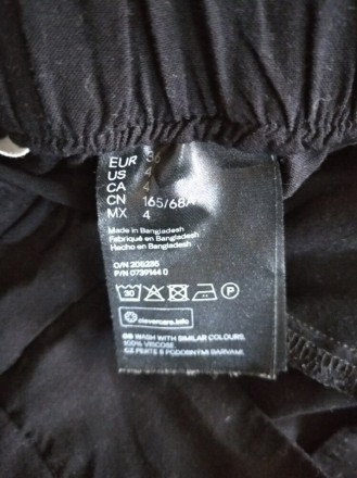 Черные шорты из вискозы на лето,р.36, H&M, Бангладеш .
По бокам 2 кармана, . . фото 4