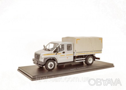 Масштабна колекційна модель вантажного самосвального автомобіля ГАЗон NEXT C42R3. . фото 1