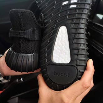 Описание
Adidas Yeezy Boost (реплика)
	Амортизационная технология Boost;
	Тексти. . фото 5