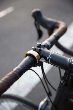 
Oi Classic — велосипедний дзвінок преміумкласу, має гарний зовнішній вигляд і в. . фото 9
