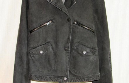 Замечательная куртка фирмы Calvin Klein Jeans.
Длина по спине 54 см. Ширина пол. . фото 3