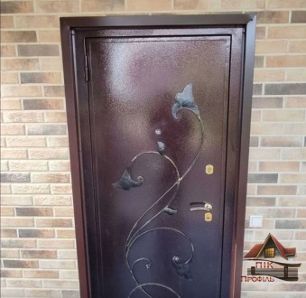 Зовнішній відкос для дверей - варіант з металу, який захищає конструкцію проєму . . фото 5