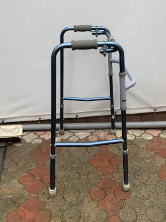Ходунки - это приспособления для инвалидов или пожилых людей, которые нуждаются . . фото 2