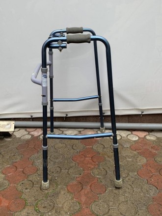 Ходунки - это приспособления для инвалидов или пожилых людей, которые нуждаются . . фото 6