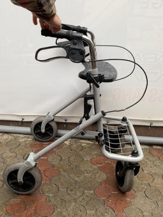 Ходунки - это приспособления для инвалидов или пожилых людей, которые нуждаются . . фото 7