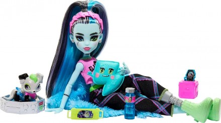 
Ляльки Monster High Creepover Party мають детальне вбрання та аксесуари для ноч. . фото 4