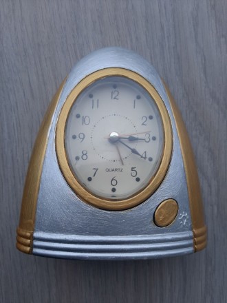Настольные кварцевые часы (витрина)

Размер 12,2 Х 11,3 см
Кварцевый механизм. . фото 2