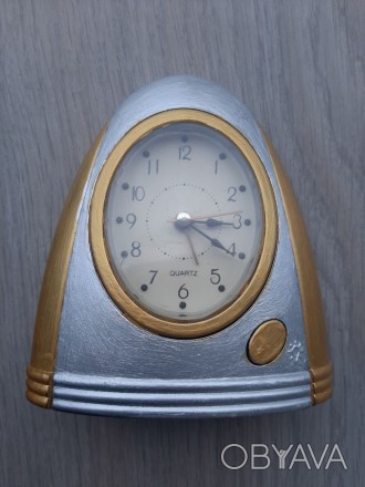 Настольные кварцевые часы (витрина)

Размер 12,2 Х 11,3 см
Кварцевый механизм. . фото 1