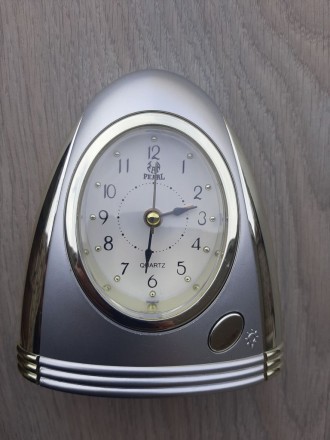 Настольные часы-будильник Pearl quartz (с сер. вставками)

Размер 12,2 Х 11,3 . . фото 5