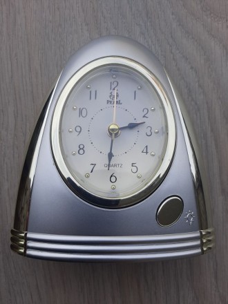 Настольные часы-будильник Pearl quartz (с сер. вставками)

Размер 12,2 Х 11,3 . . фото 2