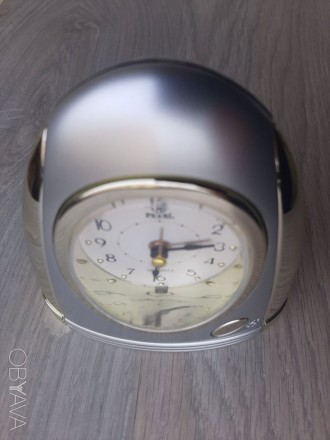 Настольные часы-будильник Pearl quartz (с сер. вставками)

Размер 12,2 Х 11,3 . . фото 3