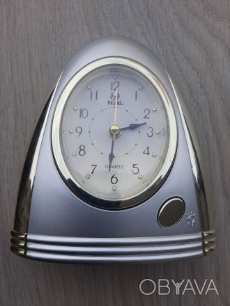 Настольные часы-будильник Pearl quartz (с сер. вставками)

Размер 12,2 Х 11,3 . . фото 1