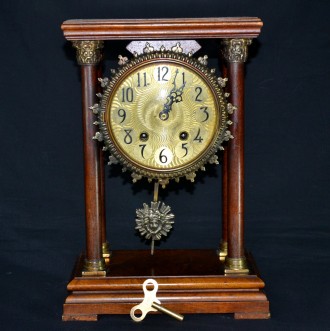 Настольные часы Wuba Double Bell Josefientje (1900–1909 гг.)
Красиво офор. . фото 2