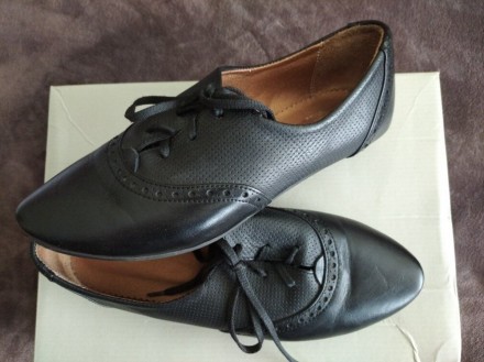 Кожаные черные легенькие женские туфли,р.39. Идут в размер.. . фото 2
