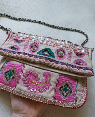 Продаю стильную текстильную сумочку/клатч, расшитую бисером, вышивкой и пайеткам. . фото 11