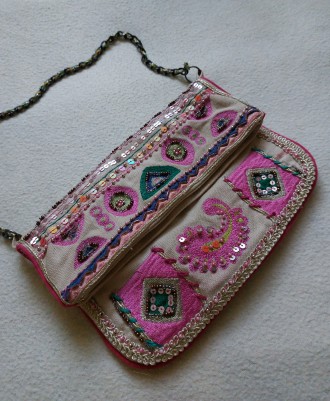 Продаю стильную текстильную сумочку/клатч, расшитую бисером, вышивкой и пайеткам. . фото 2