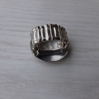 Кольцо на резинке (винтаж, Германия)

Диаметр диска 2,9 см. . фото 5