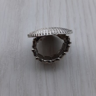 Кольцо на резинке (винтаж, Германия)

Диаметр диска 2,9 см. . фото 3