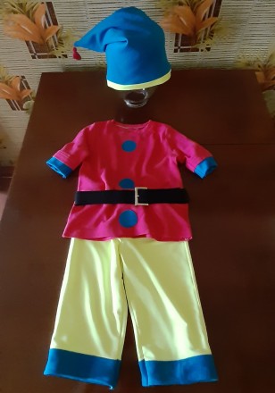 продам  карнавальный костюм гнома, розовая кофта, ярко салатные штаны, синяя шап. . фото 2