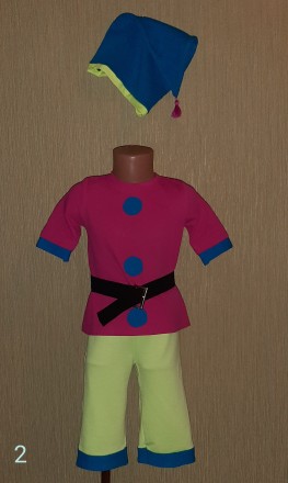 продам  карнавальный костюм гнома, розовая кофта, ярко салатные штаны, синяя шап. . фото 4