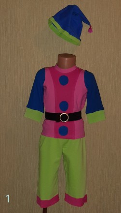 продам  карнавальный костюм гнома, розовая кофта, зеленые штаны, синяя шапка, на. . фото 2