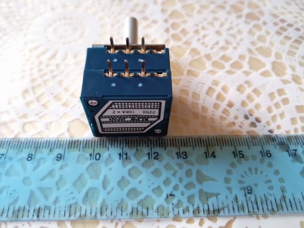 Продам новые резисторы сдвоенные переменные дискретные RK2702-A10KX2, RK2702-A20. . фото 3