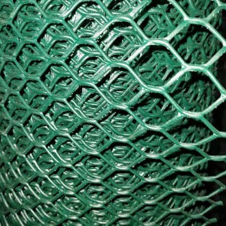 Многофункциональная пластиковая сетка толщина нитки 2,2ммПластиковая вольерная с. . фото 4