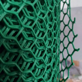 Многофункциональная пластиковая сетка толщина нитки 2,2ммПластиковая вольерная с. . фото 3