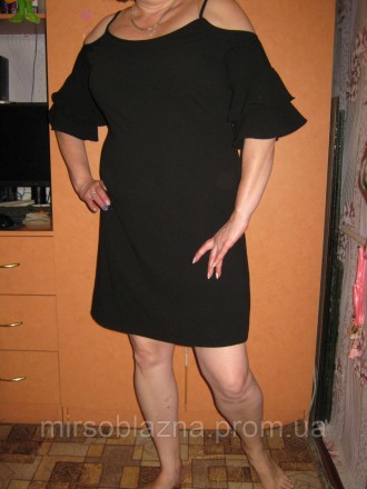  Короткое женское платье M&mode с открытыми плечами б/у, черного цвета, однотонн. . фото 3