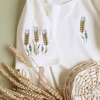 Жіноча футболка вишиванка з авторською вишивкою на рукавах Колосся пшениці – сим. . фото 3