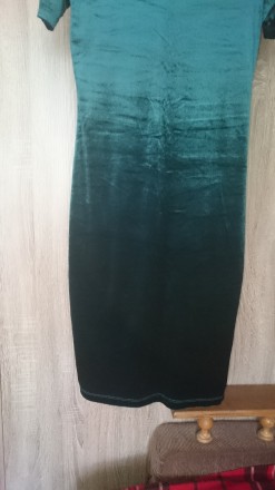 Платье Inditex женское велюровое. Размер 44, цвет тёмно - зелёный. Материал - то. . фото 4