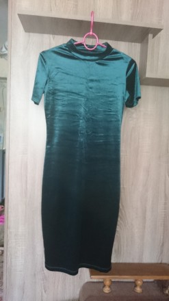 Платье Inditex женское велюровое. Размер 44, цвет тёмно - зелёный. Материал - то. . фото 2