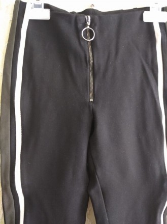 Плотные штаны Zara, р.ХС или на подростка, Вьетнам .
Цвет - черный, лампасы бел. . фото 7