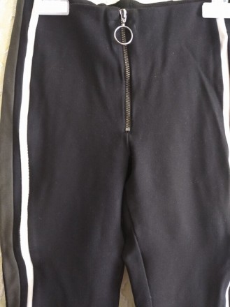 Плотные штаны Zara, р.ХС или на подростка, Вьетнам .
Цвет - черный, лампасы бел. . фото 4